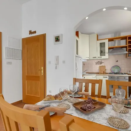 Andrijasevic-city Center ماكارسكا